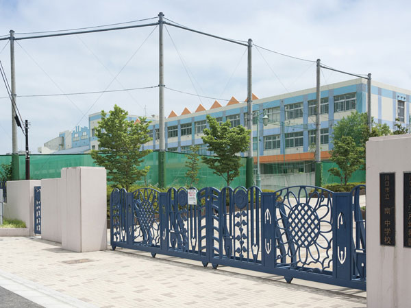 Surrounding environment. Kawaguchi Minami Junior High School (about 690m ・ A 9-minute walk)