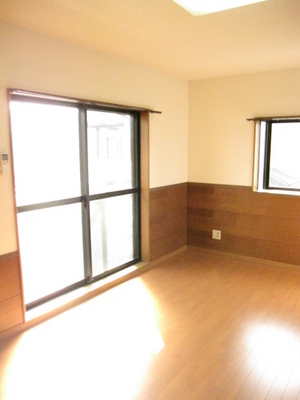 Living and room. Bright grain of the flooring is also coordinated with the furniture is ◎