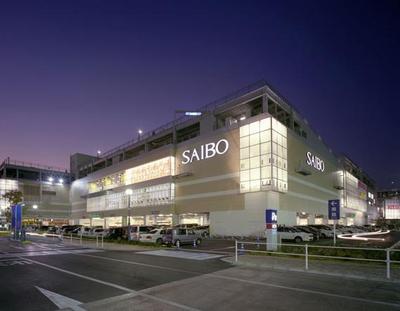 Shopping centre. 750m until the character (shopping center)