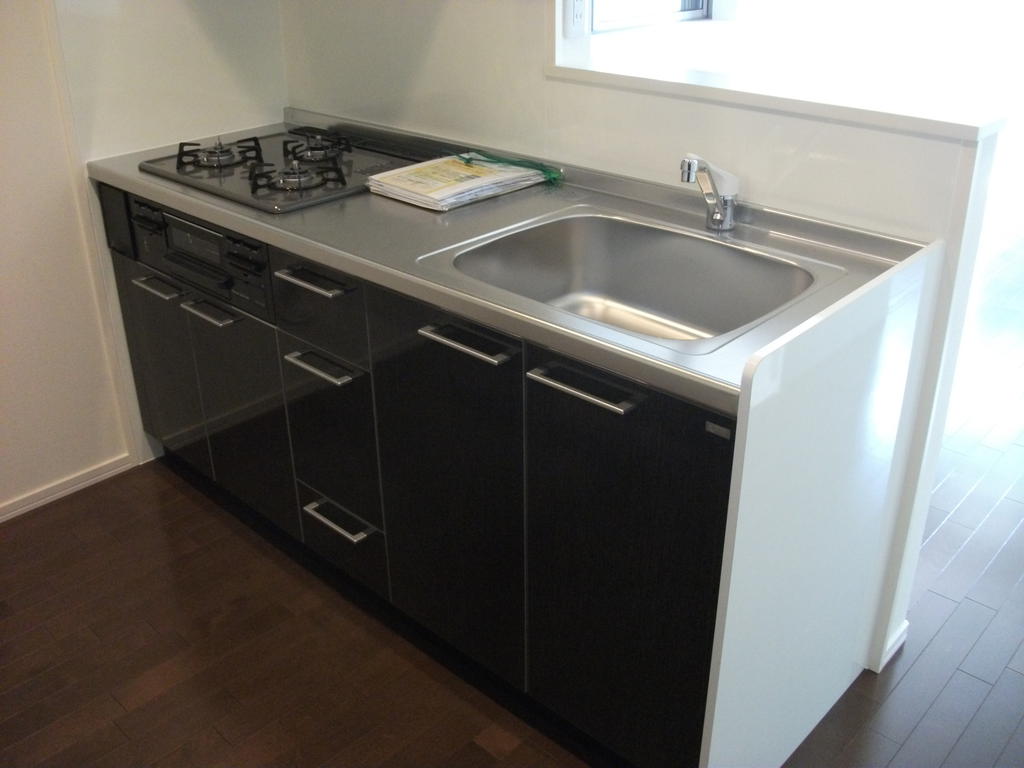 Kitchen. Gas stove 3-neck, With grill. Counter-type system Kitchen.