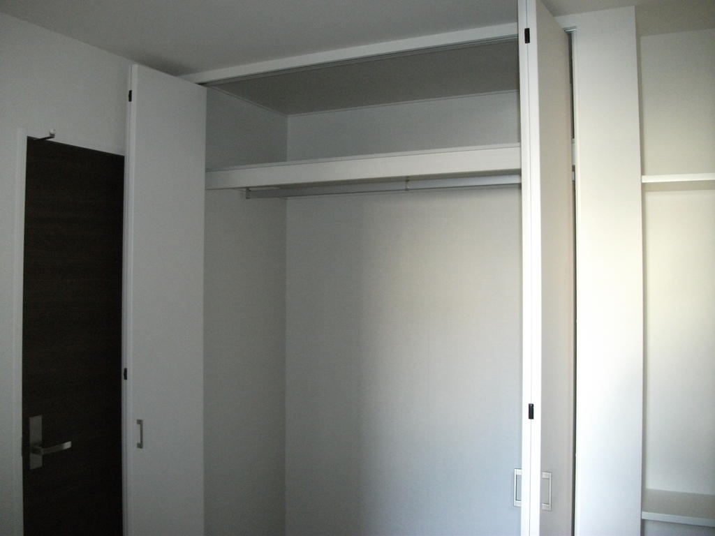 Receipt. Western-style storage space.