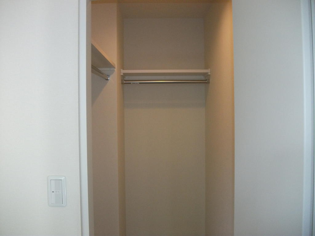 Receipt. Plenty of storage, Walk-in closet.