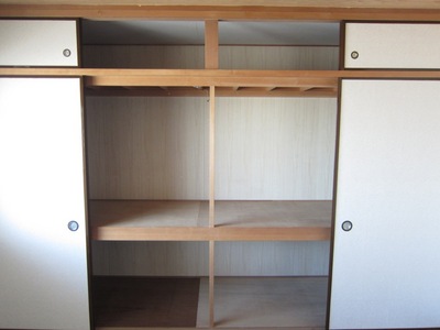 Receipt. Closet is very wide