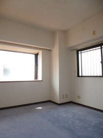 Living and room. North ・ It is a two-sided lighting