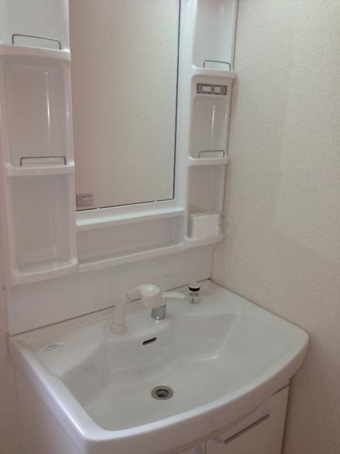 Wash basin, toilet. Indoor (September 2013) Shooting