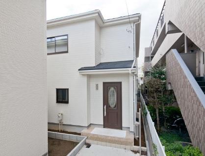 Local appearance photo. 2 Building local photo (October 2013) car space two possible we have taken complete