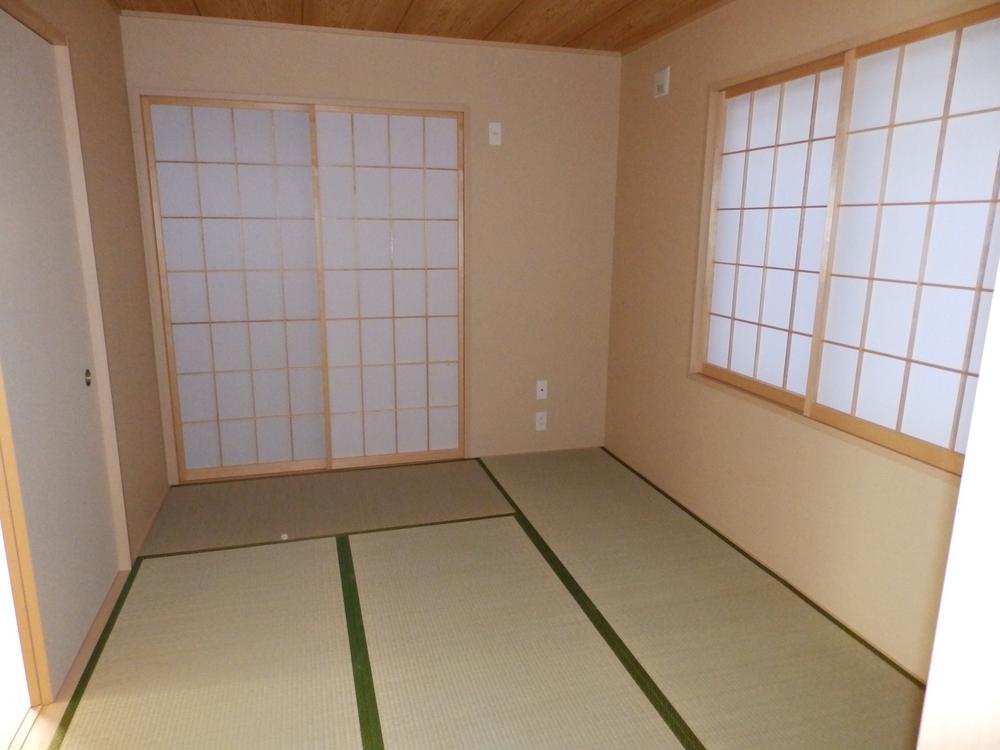 Non-living room. It comes with a closet in the Pledge 4LDK6 of Building 2 first floor Japanese-style room (12 May 2013) with shooting Japanese-style room