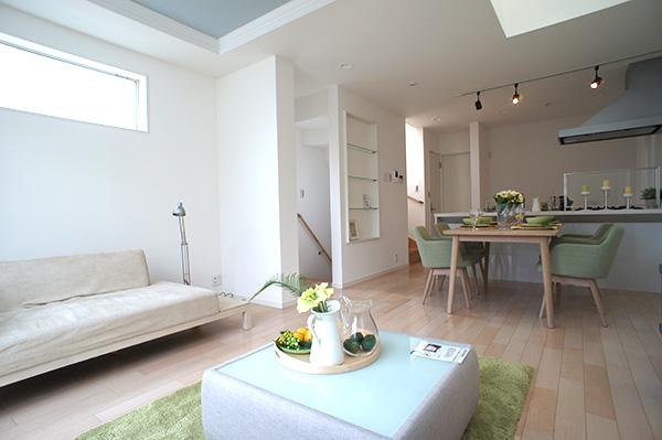 Living. Your family spacious living room that everyone is comfortable and welcoming Indoor (12 May 2013) Shooting A Building