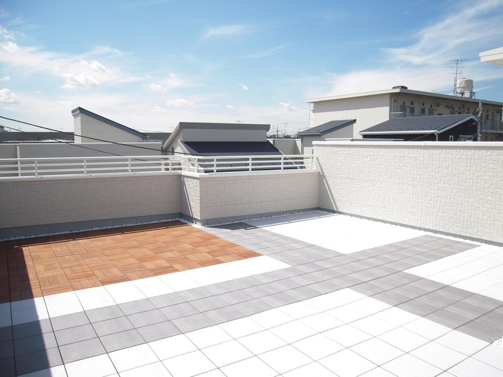 Garden. Sky Living (tile is optional)