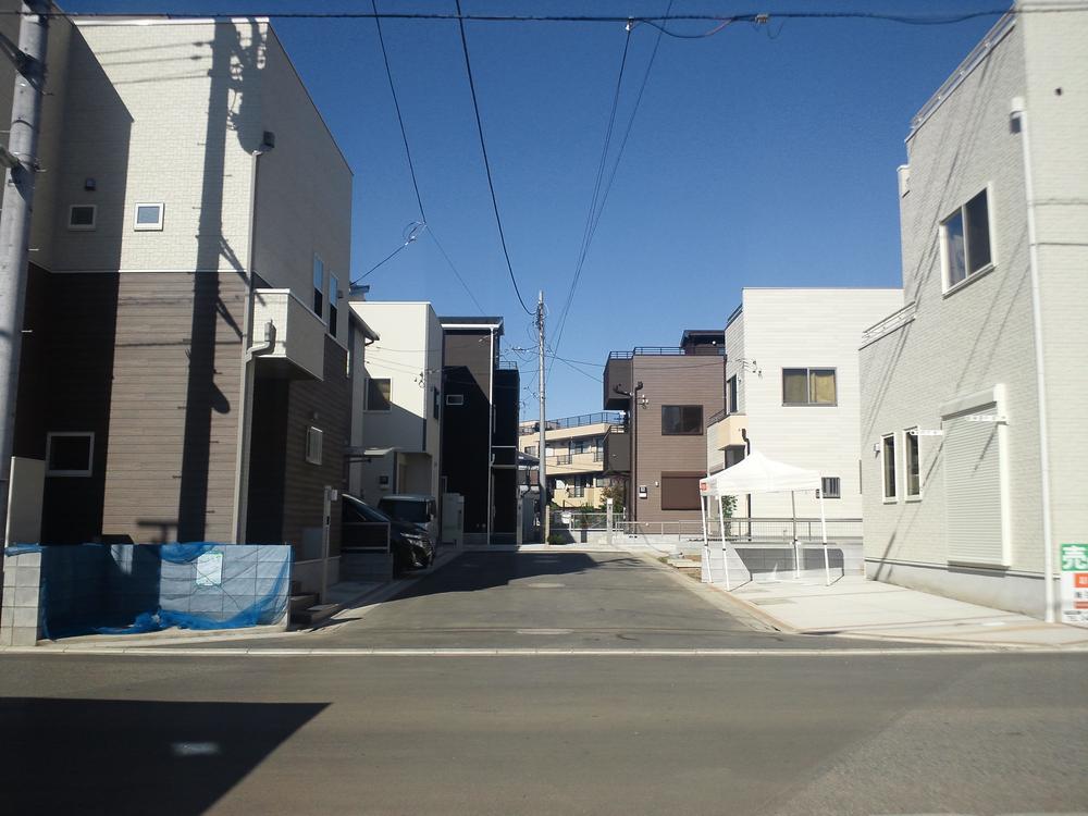 Local appearance photo. Local whole photo There is also a 6m on-site roads and spacious, Also it will be from playing with confidence small children Local (11 May 2012) shooting