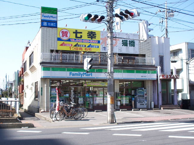 Convenience store. 60m to Family Mart (convenience store)