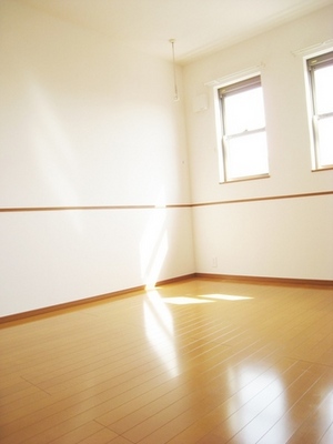 Living and room. Day is good