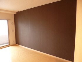 Living and room. Accent Cross use