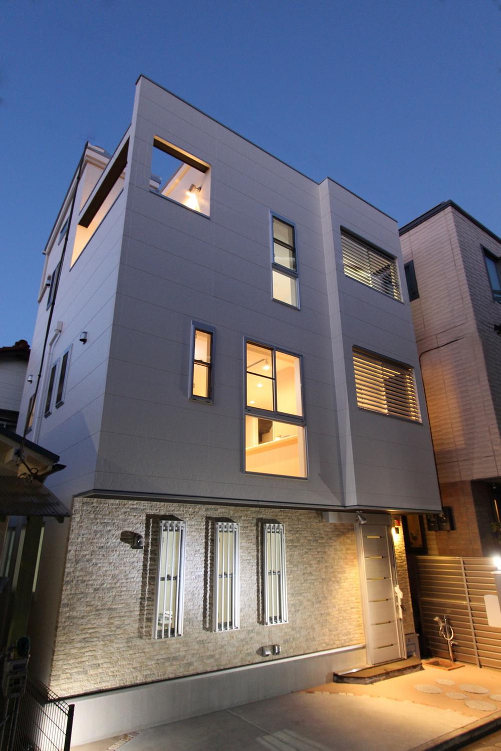 Local appearance photo. Designer is fashionable appearance with no waste designed.