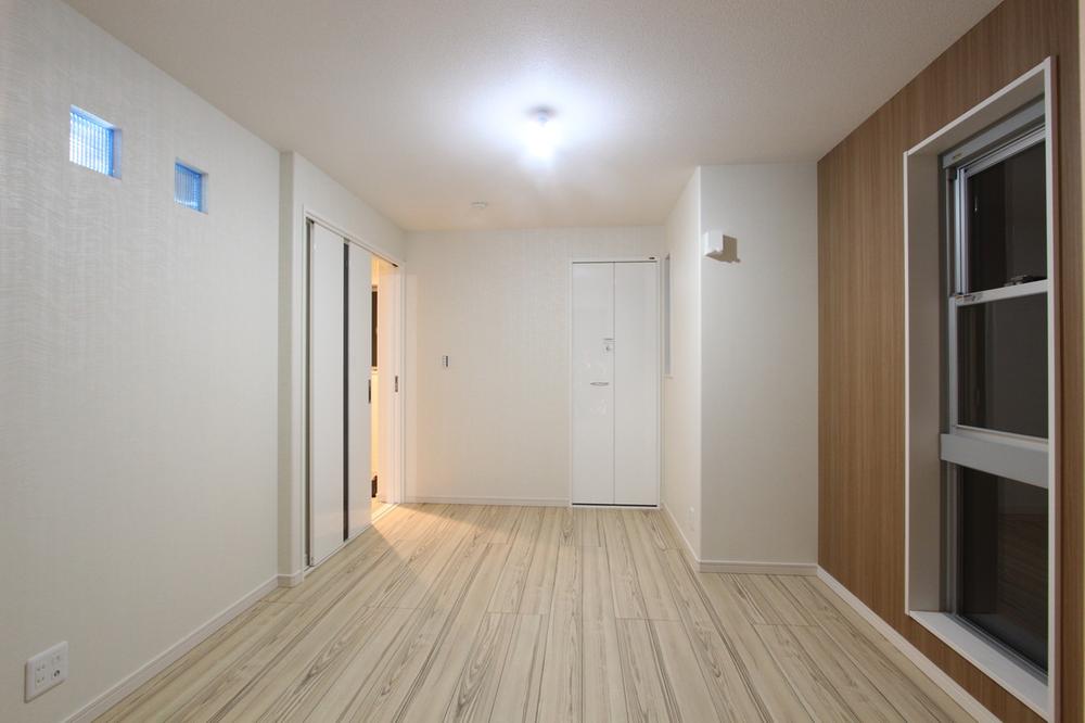 Floor plan. 33,800,000 yen, 4LDK + S (storeroom), Land area 52.58 sq m , The building area of 88.05 sq m Western-style there is a large window.