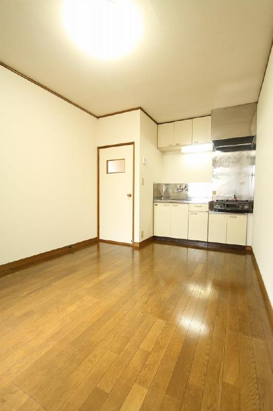 Other room space. Lighting equipment also available, It is ready-to-move-in