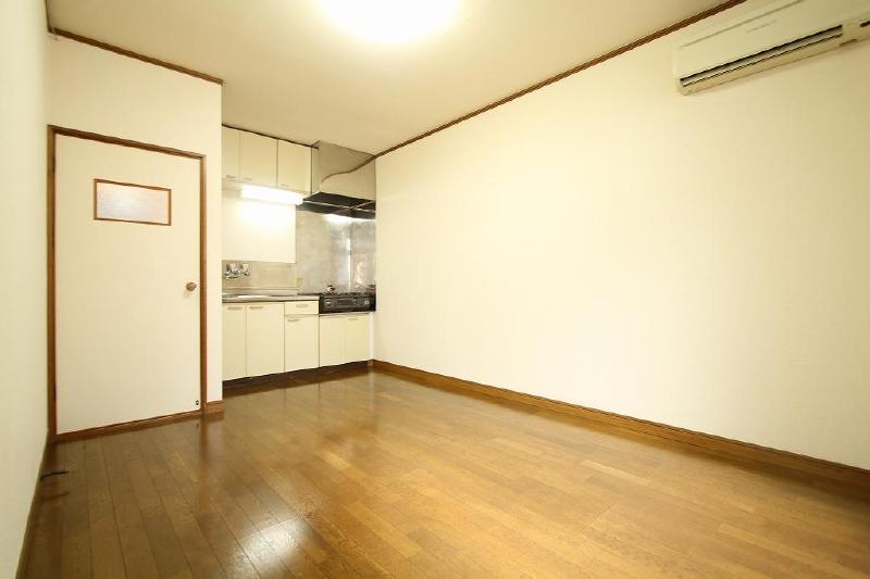 Living and room. Pets also frog 3DK Rents kept eyes