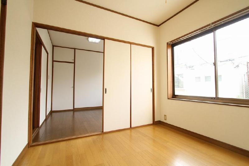 Other room space. Remove the sliding door, Also available as a broad Western-style