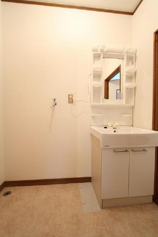 Washroom. Independent wash basin ・ There is also a dressing room