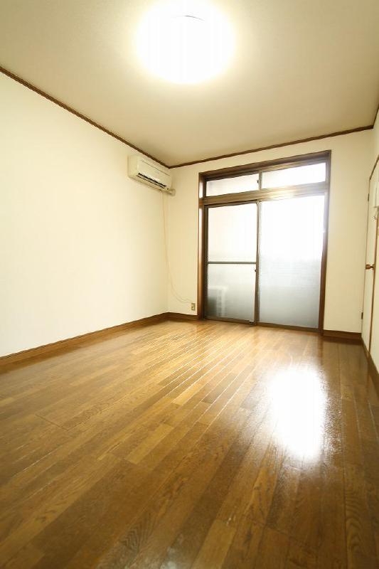 Other room space. Dining space Room share also possible consultation