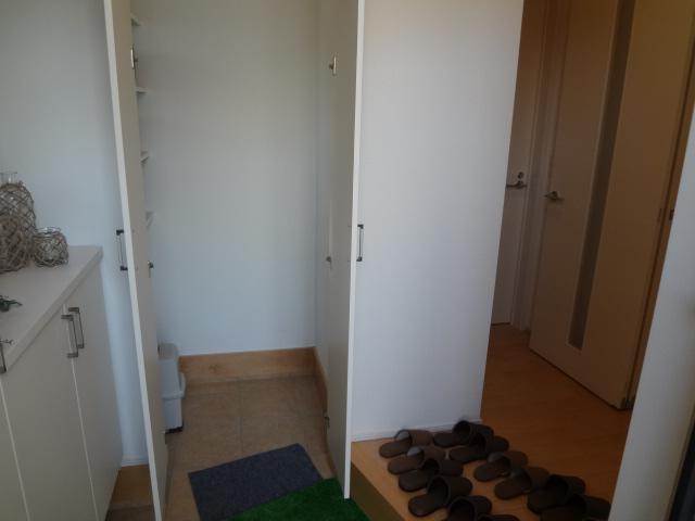 Entrance. 6 Building (November 2013) Shooting