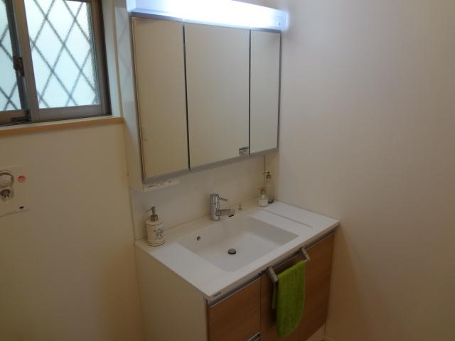 Wash basin, toilet. 8 Building (November 2013) Shooting