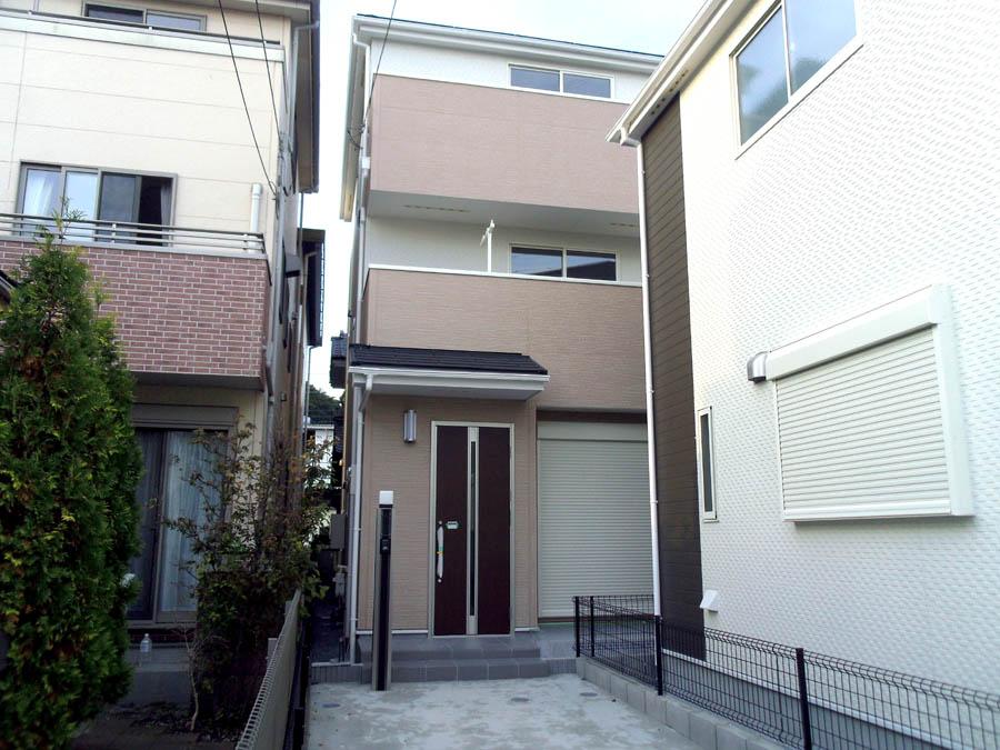 Local photos, including front road. Was building completed. Such as the actual image from per yang, We have to wait all the time so you can see directly. 