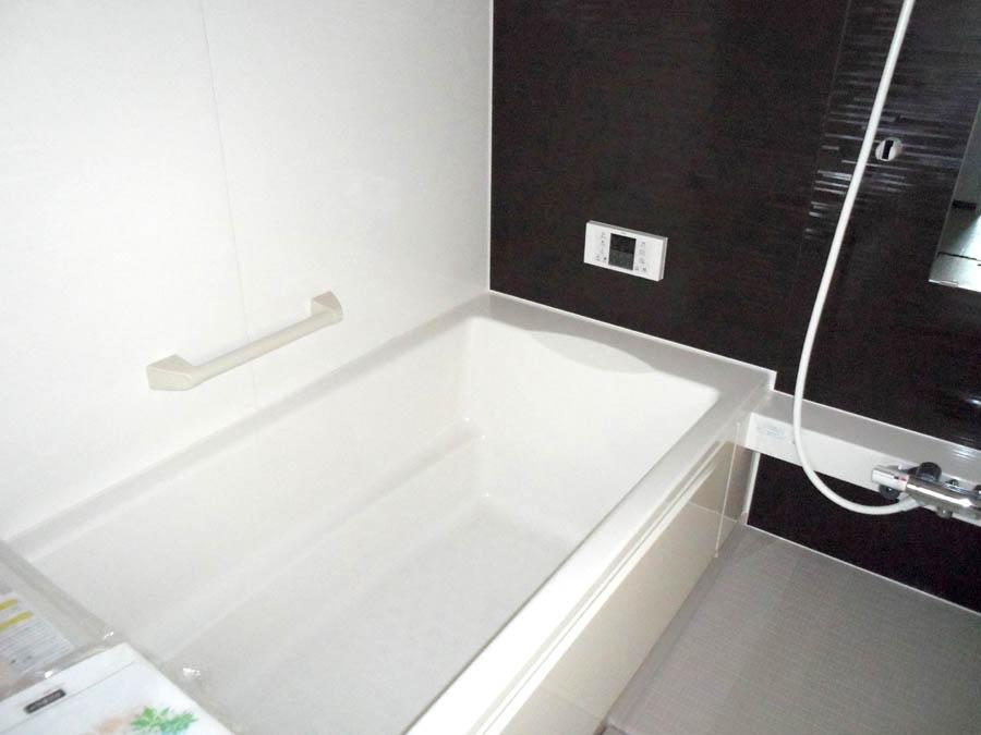 Bathroom. anytime, anywhere. To have received your contact can guide you ready within 30 minutes, We are ready at all times