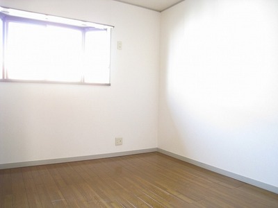 Living and room. There are Western-style bay window