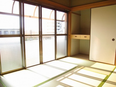 Living and room. There is Japanese-style room is housed facing the balcony