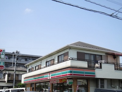 Convenience store. 120m to Seven-Eleven (convenience store)