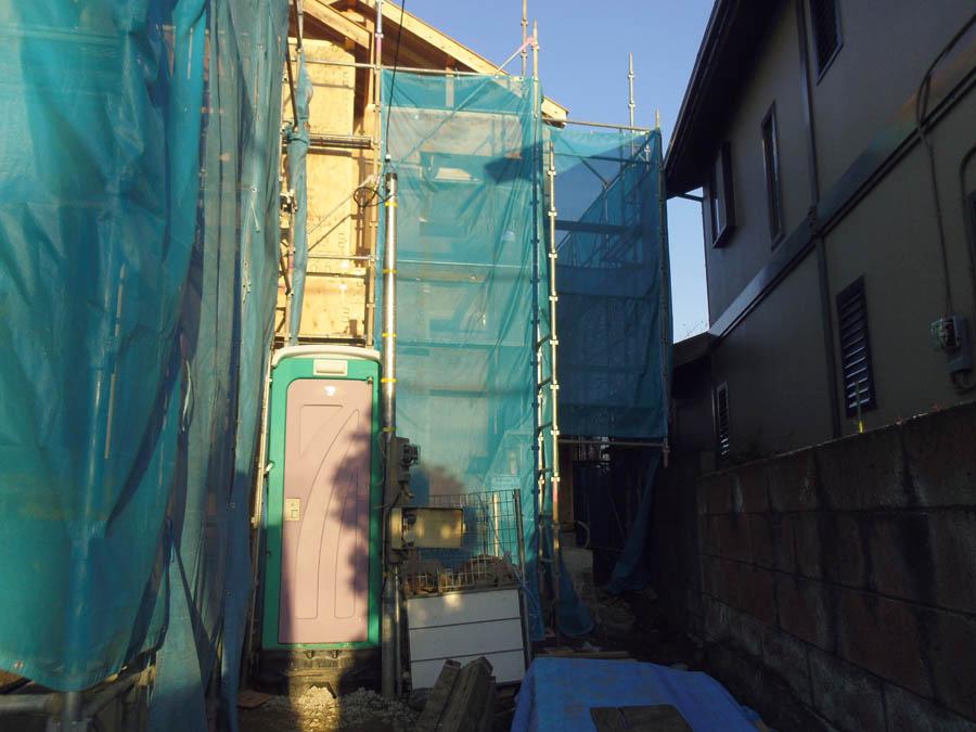 Local photos, including front road. We offer the same use the finished model house of this property. Please feel free to contact us.