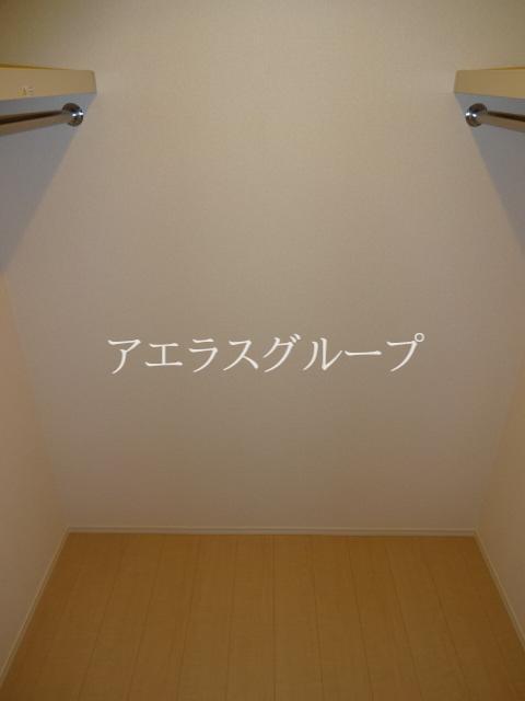 Receipt. Walk-in with depth