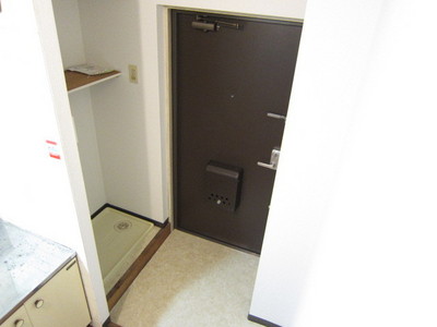 Entrance. There yard indoor washing machine