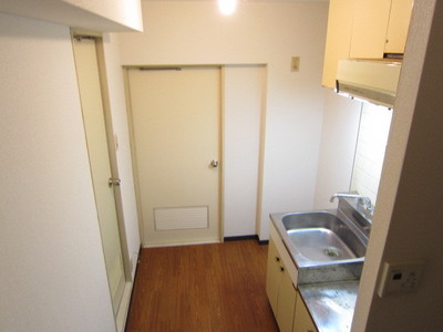 Kitchen. Housed there plenty of kitchen