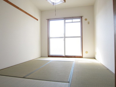 Living and room. There are six Pledge Japanese-style room