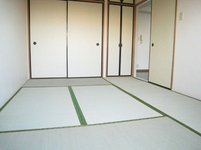 Living and room. Storage with 6-tatami mat Japanese-style room