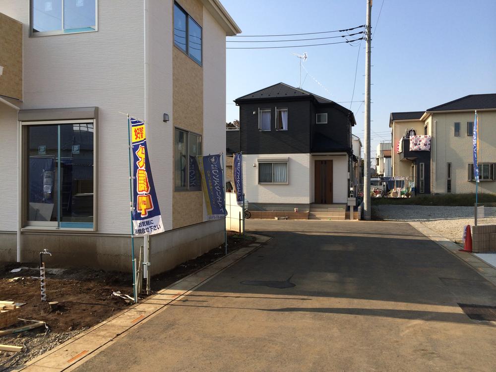 Local photos, including front road. Local (11 May 2013) Shooting