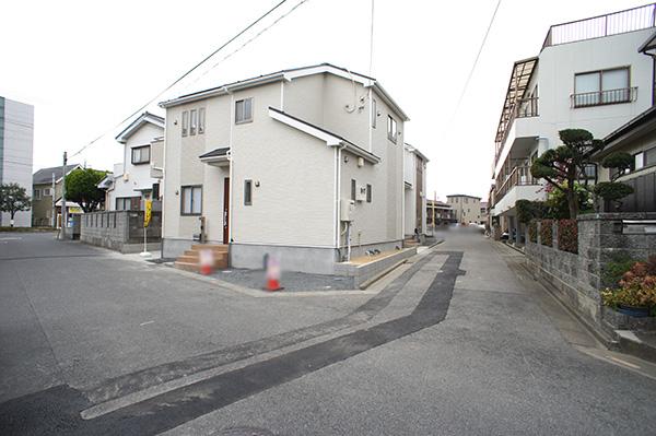 Local photos, including front road. Local (11 May 2013) Shooting