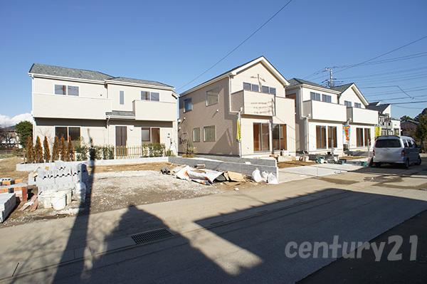 Local photos, including front road. Local (12 May 2013) Shooting