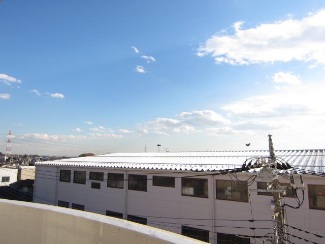 View photos from the dwelling unit. View from the site (December 2013) Shooting