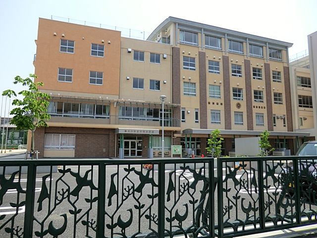 Primary school. 662m until Kawaguchi Honcho elementary school (elementary school)