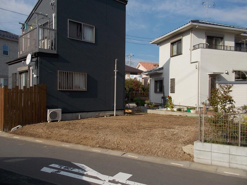 Local photos, including front road. Local (11 May 2013) Shooting