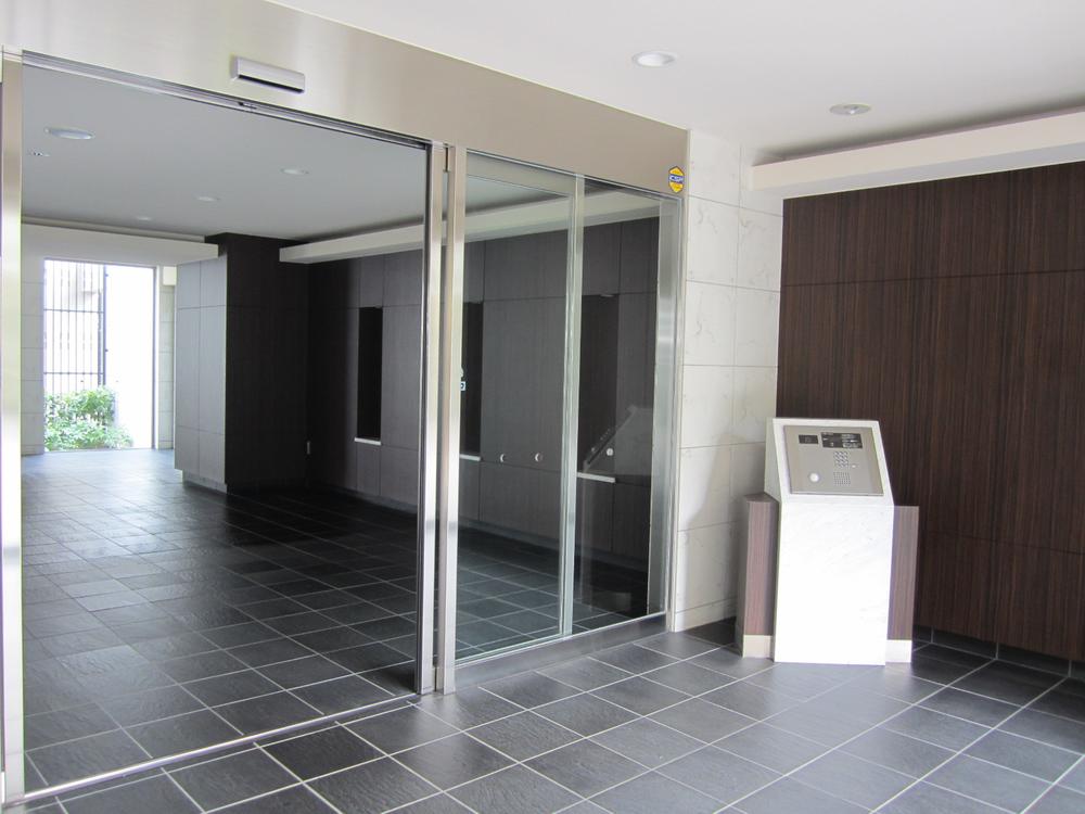 Entrance. Common areas