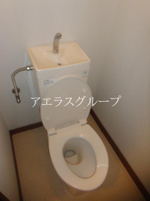 Toilet. Toilet with a neat sense of the white to keynote