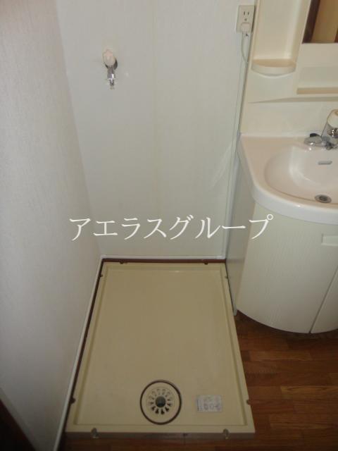 Other Equipment. To prevent water leakage with bread