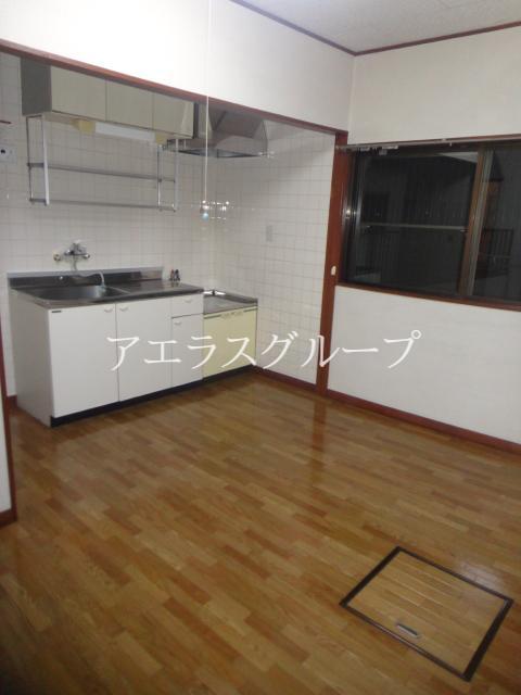 Living and room. Sunshine is pleasant spacious living