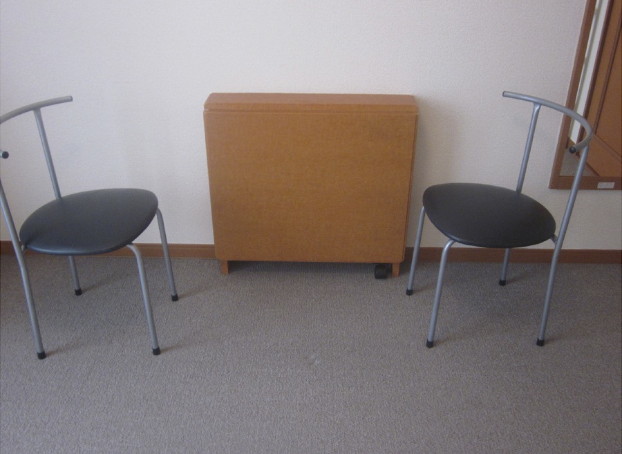 Living and room. Table folding