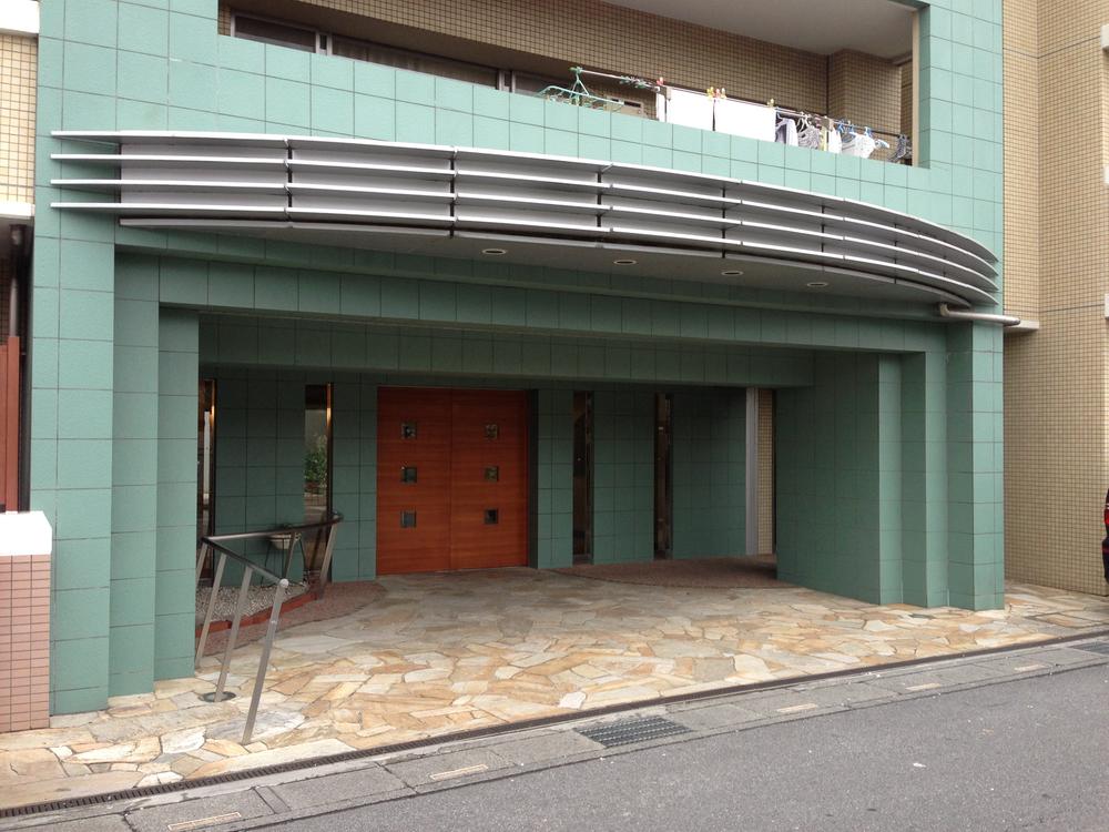 Entrance. Common areas
