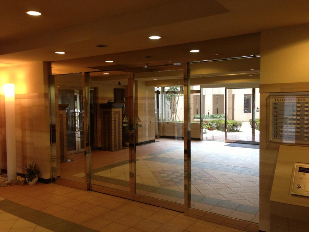Entrance. Common areas